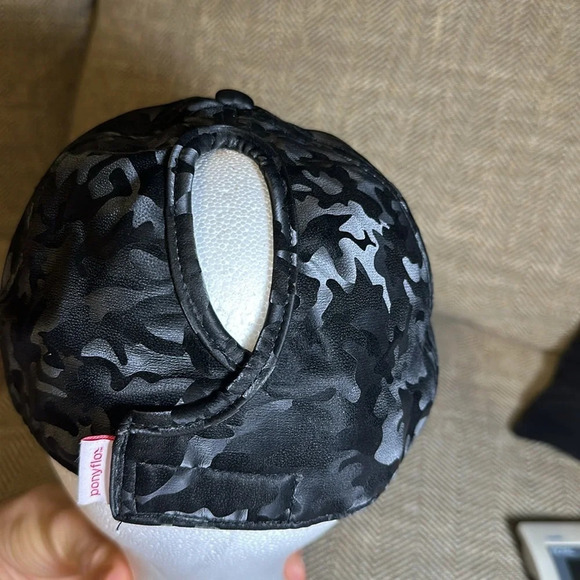 Ponyflo Leopard Women’s Cap/Hat adjustable/velcro/black/polyester - Picture 5 of 10